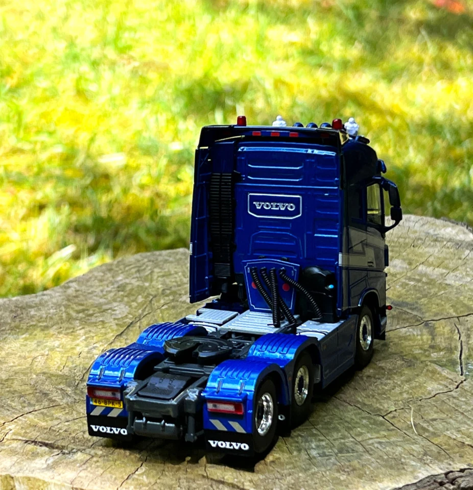 Volvo FH4 Globetrotter 6x2 doble dirección "V.O.F. Modelos de camiones Van der Wielen" WSI Foto 4 de 4