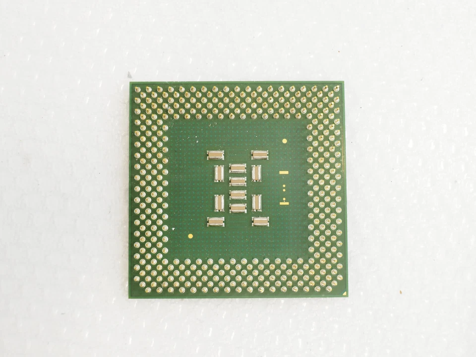 Intel Pentium III 667MHz SL3XW 667/256/133/1.65V CPU Processor - Image 2 of 3