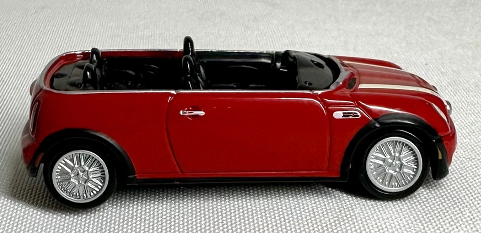 MINI COOPER 2003 Paramount Pictures Johnny Lightning 1:64 DIE-CAST - Image 2 of 4