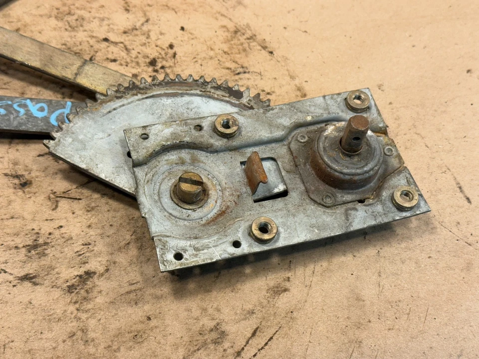 Regulador de ventana original Triumph TR250 TR5 TR6 lado del pasajero derecho OEM Foto 3 de 4