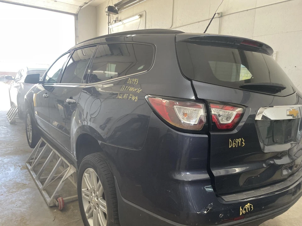 二手右尾灯总成适合:2013 雪佛兰 Traverse 盖子安装右 G — 第 3/4 张图片