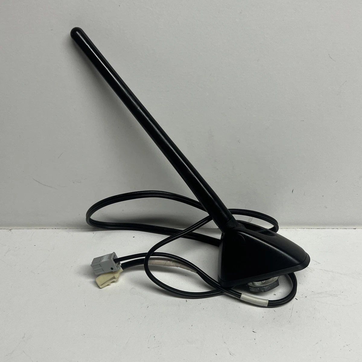 2010 Toyota Scion XB RADIO ANTENNA BASE AND MAST GENUINE OEM eBay