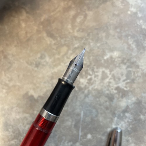 Sheaffer School rosso trasparente con penna stilografica con cappuccio cromato punta fine anni '60 - Foto 6 di 13