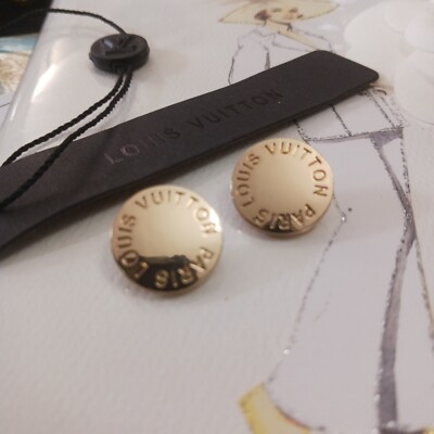 Vintage Louis Vuitton 17 mm gold tone button ( one) France