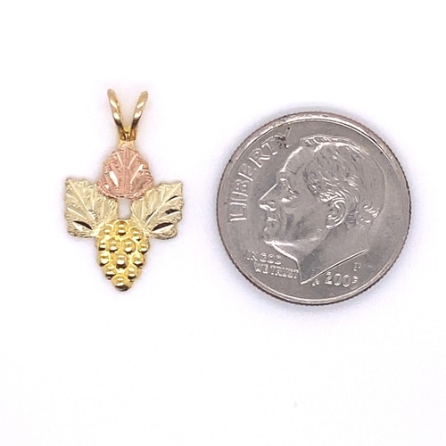 10KT BLACK HILLS GOLD GRAPE LEAF CLUSTER PENDANT .5 GRAMS - Picture 5 of 5