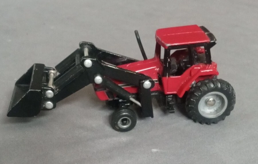 ERTL Case International 7220 Tractor with Front Loader 1/64 Scale  - Image 3 of 4