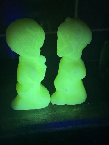 Vtg Fenton With Sticker Custard Glass Praying Girl & Boy Uranium Figurines