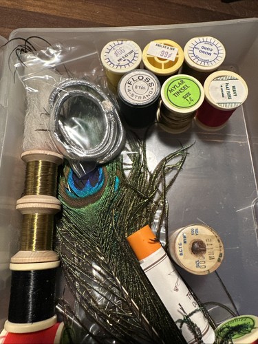 Troutsmen Deluxe Fly Tying Kit con materiali ottimo! - Foto 10 di 12