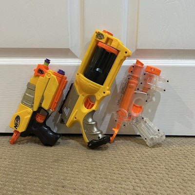 Nerf N-Strike Blaster Bundle Maverick, Switch Shot, Nite Finder + Light + Darts