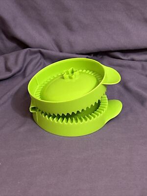 Tupperware 4'' Pastry Mini Pie Maker Empanada Press Round Kitchen Gadget Green