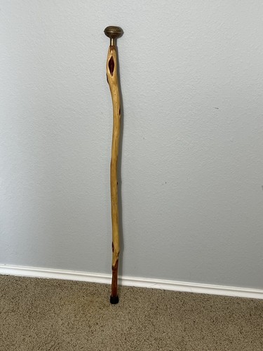 Carved Diamond Willow Wood Cane With Doorknob Handle - 第 1/5 張圖片