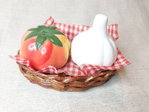 Vintage Ceramic Tomato & Garlic Bulb Salt & Pepper Shaker Set - Picture 5 of 12