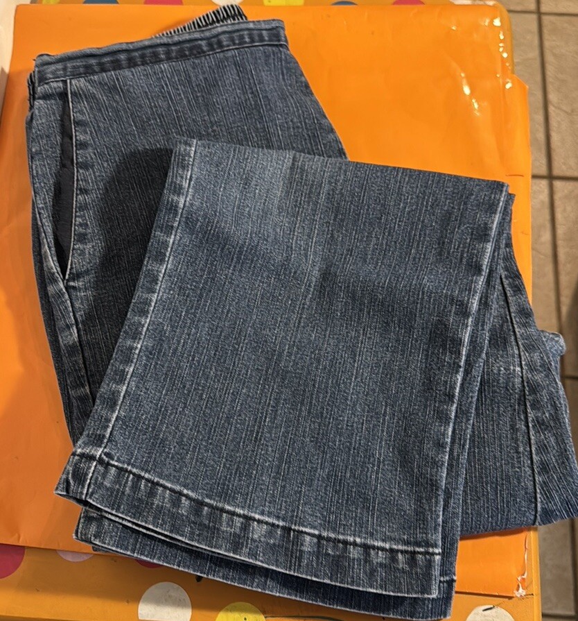 Alfred Dunner Pull On Stretch Crop Jeans 28x26 11” Rise Size