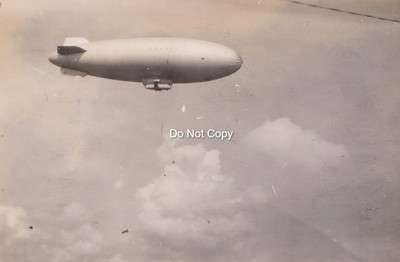 WK2 Foto US Navy Blimp über Toulon Frankreich Luftschiff K-Klasse Luftschiff 1945