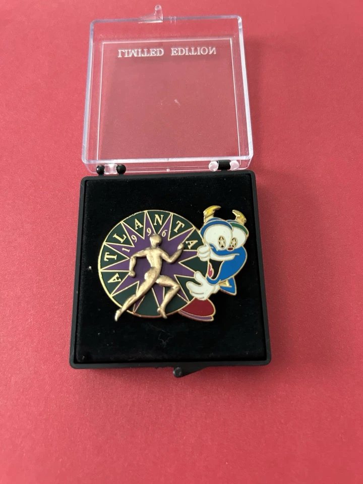 Dos prendedores Izzy Mascota olímpicos de Atlanta 1996 insignia edición limitada nuevos en cajas Foto 4 de 4