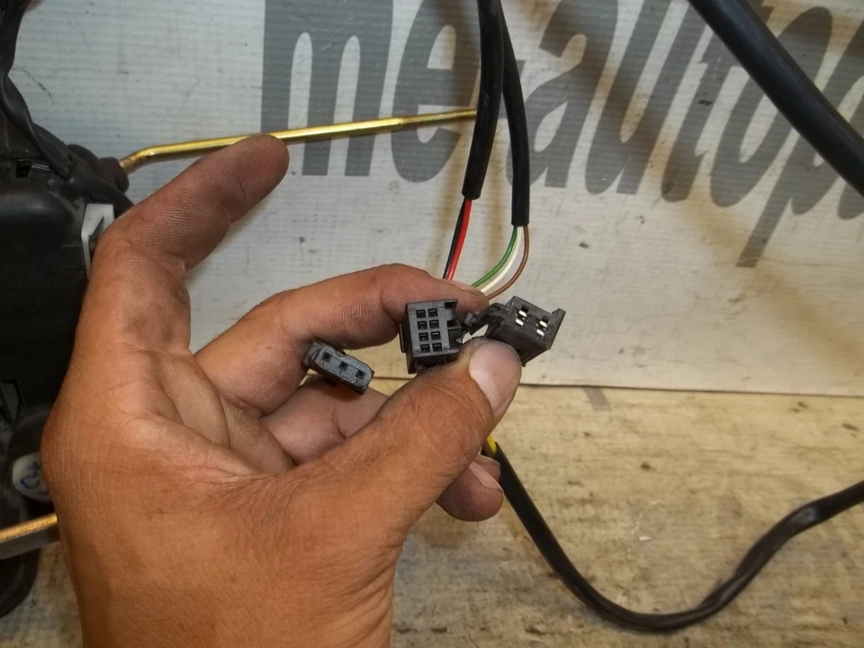 Atuador de trava de porta esquerda do lado esquerdo do motorista 03-09 Mercedes-Benz CLK320 CLK350 FABRICANTE DE EQUIPAMENTO ORIGINAL - Imagem 3 de 4