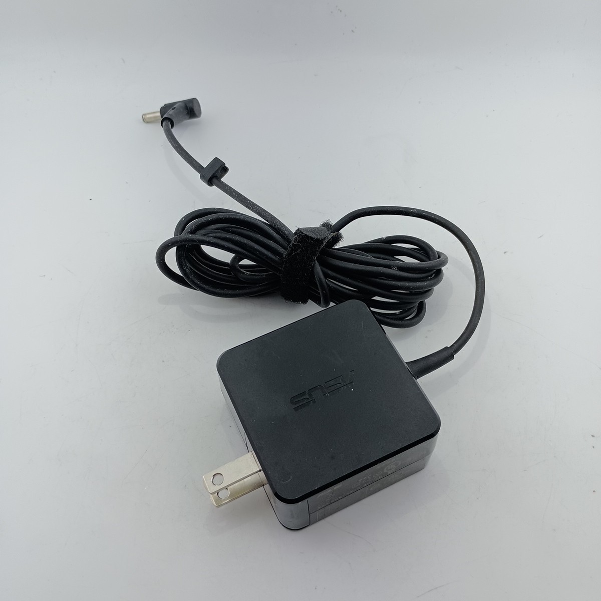 Ad890328 - Round Plug Charger 1.75a