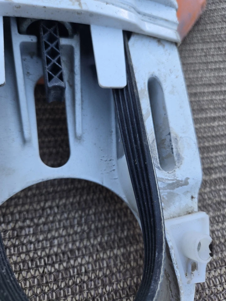 Protector de hoja de sierra de corte OEM Stihl TS420 y brazo de soporte/ubicación tienda  Foto 2 de 4