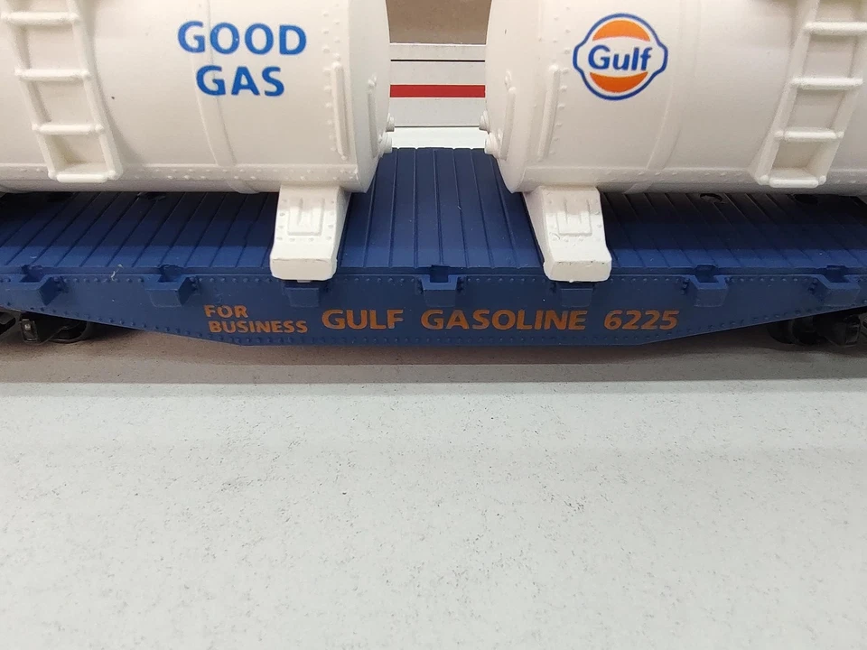 Model Power HO Scale 40' Flat Car Twin Removable Tanks Gulf Gasoline 8161 6225 - Image 3 of 4