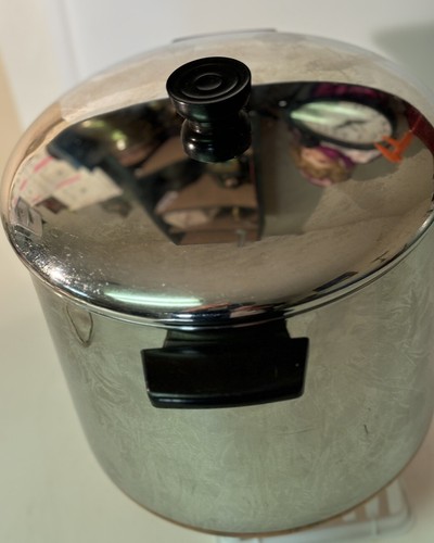 Used But Good Revere Ware Copper Clad 8-Qt. Stockpot With Lid, Bakelite Handle - Picture 7 of 9