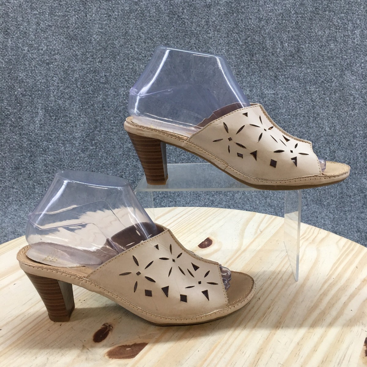 Mootsies Tootsies Sandals Womens M Slip On Slides Beige Leather Heels Open