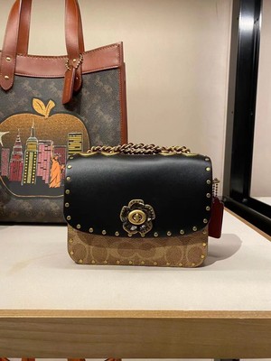 madison shoulder bolsa 16 in signature canvas with rivets