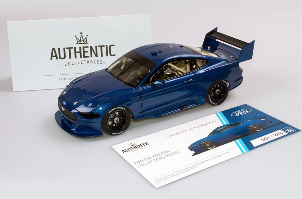 104-044 Cult 1/18 フォード Mustang Wagon 104-044 Cult 1/18