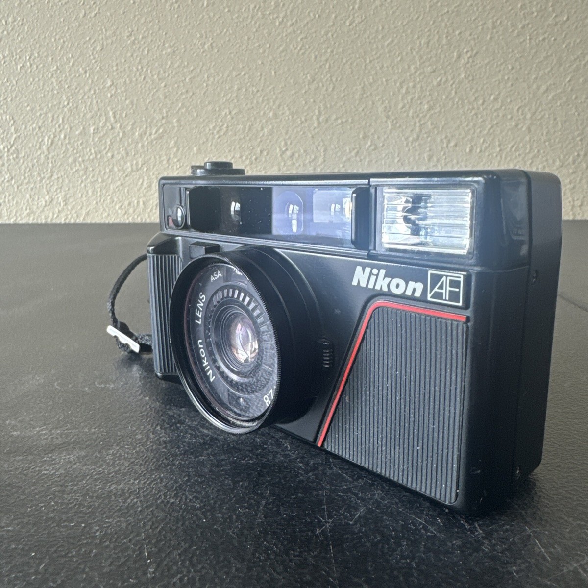 Nikon L35AF2 L35 AF2 One Touch 35mm Point and Shoot Function