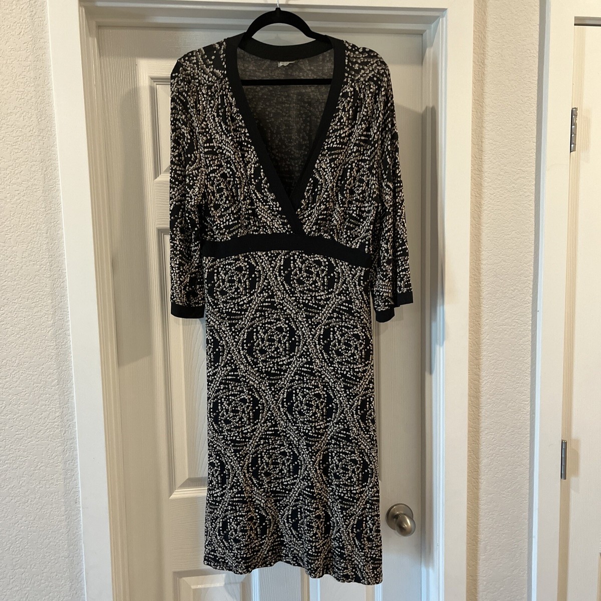 Athleta Long Sleeve Dress Women's M-L Viscose Fabric Stretch V-Neck Black  Design | eBay