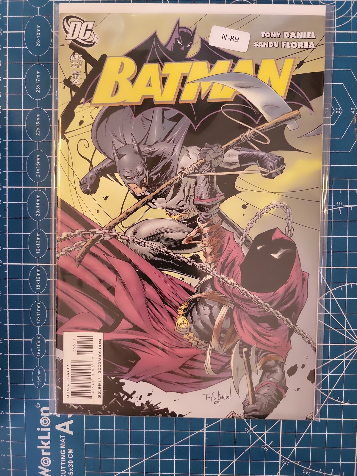 BATMAN #695 VOL. 1 9.0+ DC COMIC BOOK N-89
