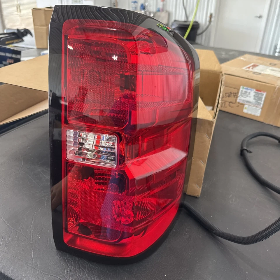 Новый пассажирский задний фонарь для Chevy Silverado 1500 2016-2018 годов выпуска - Изображение 2 из 3