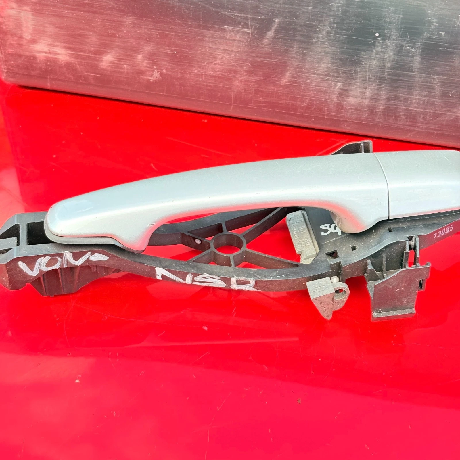 Volvo exterior door handle fitting points