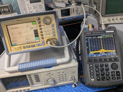 Rohde & Schwarz R&S SM300 Signal Generator Dc-3GHz Portable Cal'd Optional Batt?
