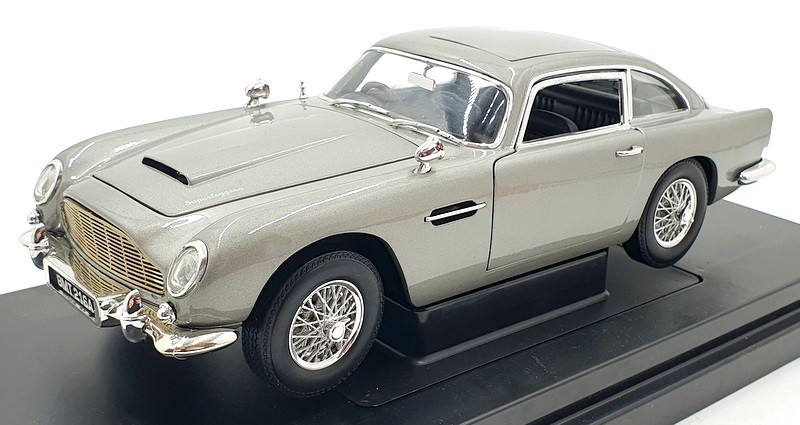 Ertl 1/18 Scale 33745 - 1965 Aston Martin DB5 - Goldfinger James Bond 007