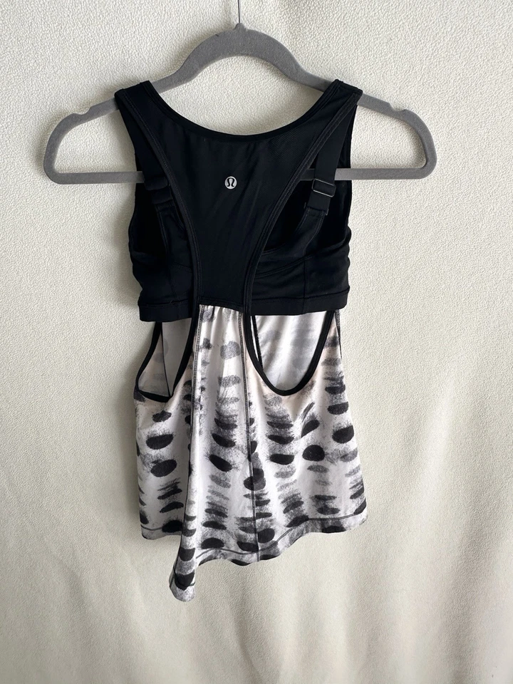 Camiseta sin mangas Lululemon para mujer talla 2 negra sujetador deportivo incorporado cuello redondo activo Foto 2 de 4