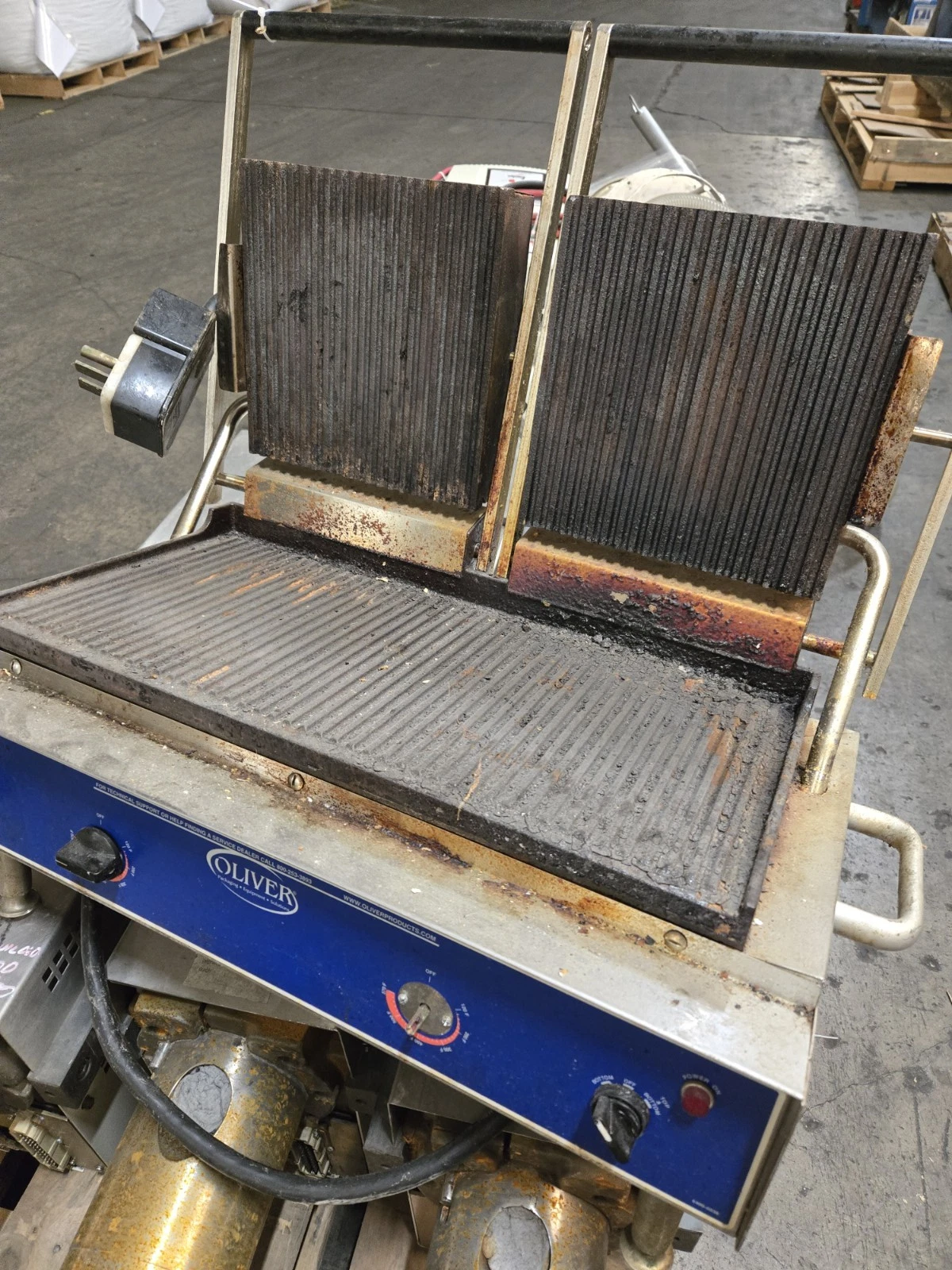OLIVER 502N COMMERCIAL DUAL PANINI/ SANDWICH GRILL W/CAST IRON GROOVED PLATES