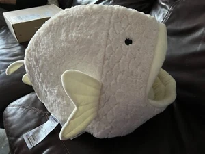 Nandog Pet Gear Fish Cave Cat Bed Dog Bed Ivory Small Breed NEW