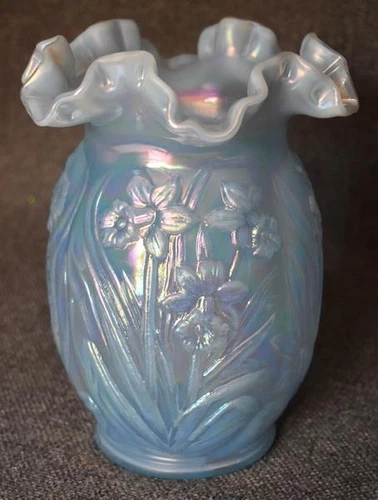 LOVELY VINTAGE FENTON IRIDESCENT BLUE 3 DIMENSIONAL DAFFODILS RUFFLED TOP VASE