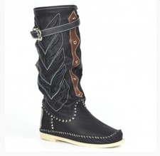 stivali indianini marca Hector numero 38 come nuove vendo causa inutilizzo.