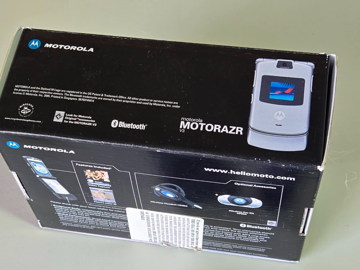 Vintage Motorola RAZR V3 Flip Mobile Cell Phone GSM Black & Silver
