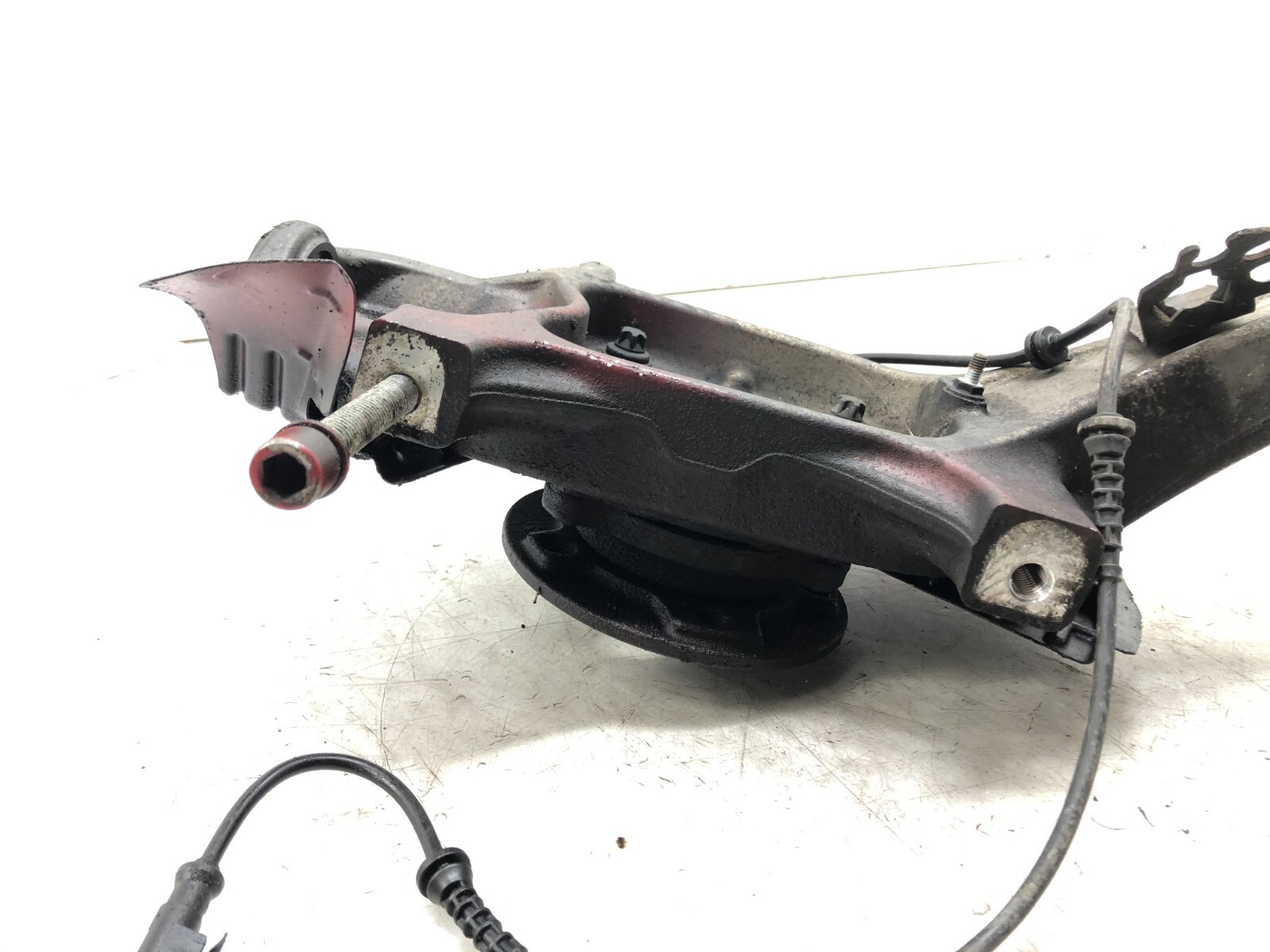 2014-2019 MASERATI GHIBLI SQ4 AWD LEFT DRIVER FRONT SPINDLE KNUCKLE HUB OEM.