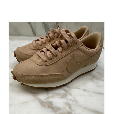 Nike Daybreak DBreak Premium Women s Low Top Leather Lace-Up Sneaker DR5377-200