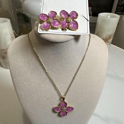 Gold Tone Pink Flower Pendant Necklace & Matching Earrings Jewelry Set