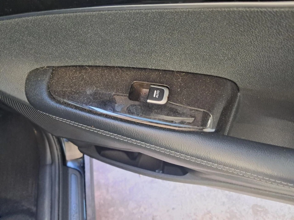 2018 KIA SORENTO Rear Right Door Panel Trim Black Used 86000 Miles OEM Foto 2 de 4