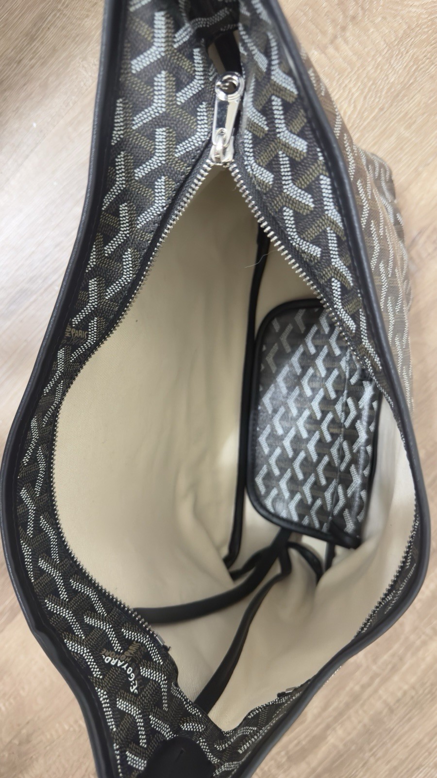 Black Chevron Pattern Coated Canvas Shoulder Bag … - image 5