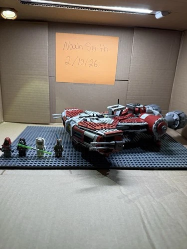 LEGO Star Wars Jedi Defender Class Cruiser 75025 Complete Set with Minifigures