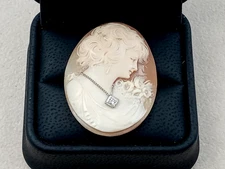 Beautiful Antique Loose Carved Oval Diamond Shell Cameo w Necklace: 1.5" x 1.1"