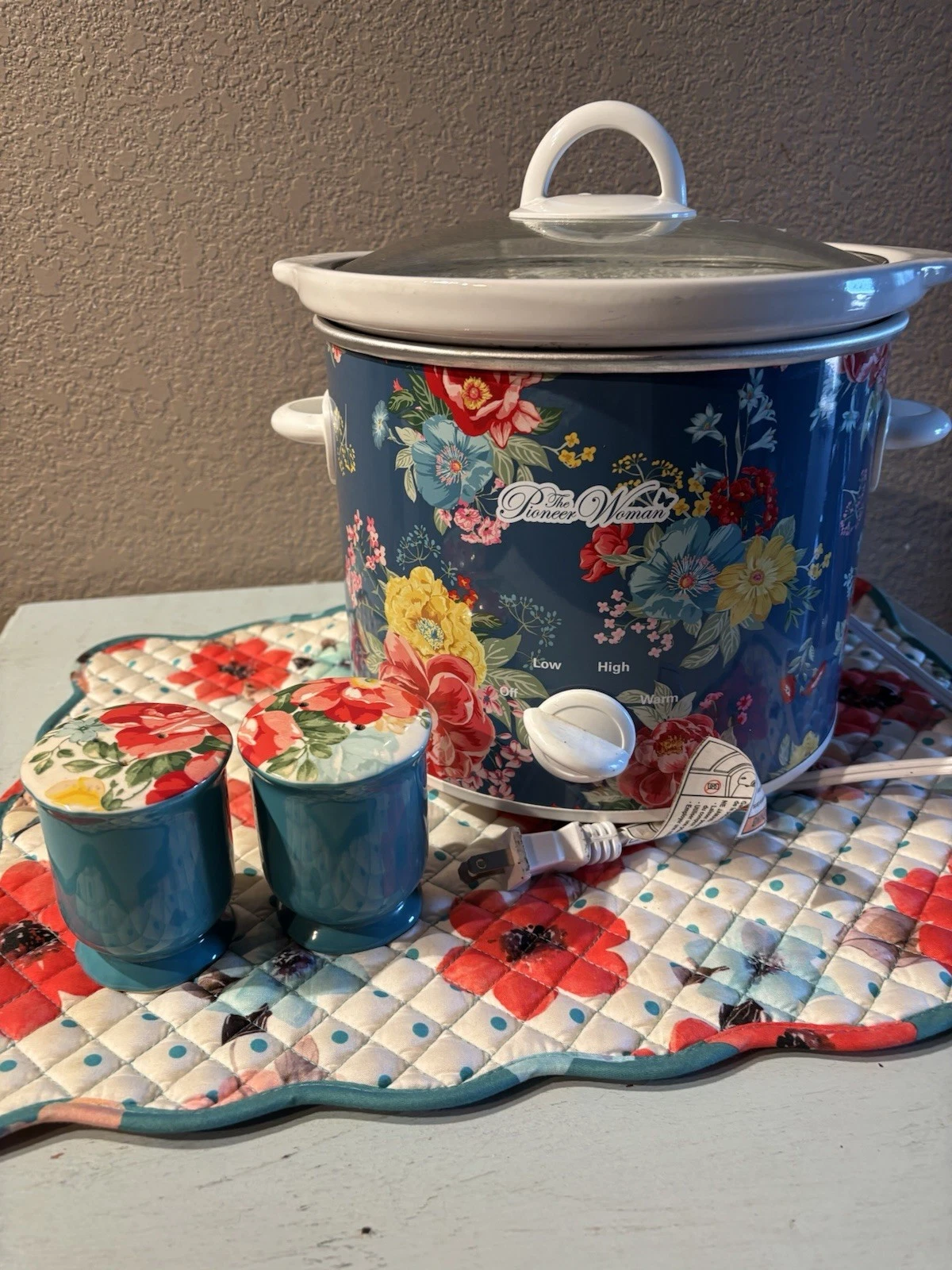 The Pioneer Woman Crock Pot 4 Quart Blue Floral Design And S/P Shakers