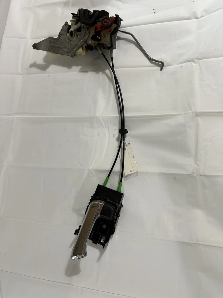 Pestillo de puerta trasera izquierda GMC Canyon 2014-2012 Foto 2 de 2