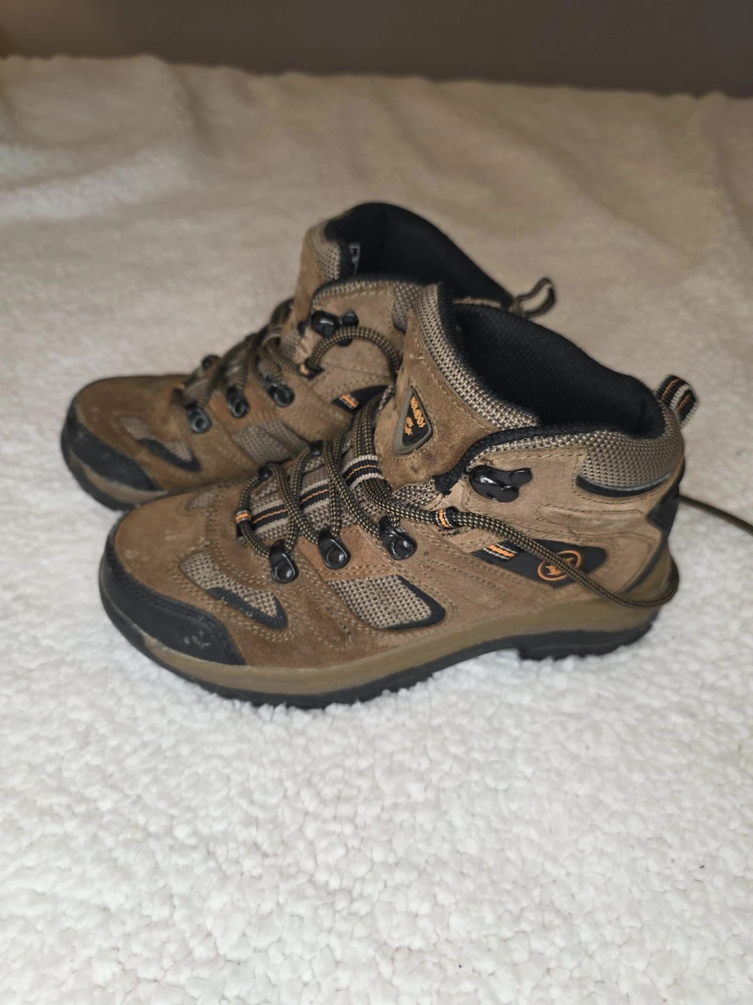 Nevados Klondike waterproof mid hiking boots. Size 4.5